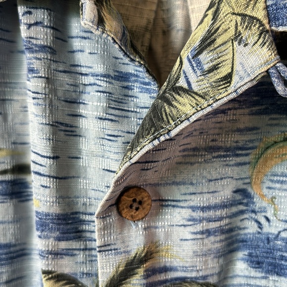 Tommy Bahama short sleeve button down SILK Hawaiian, fishing, Size XL EUC - Picture 5 of 7
